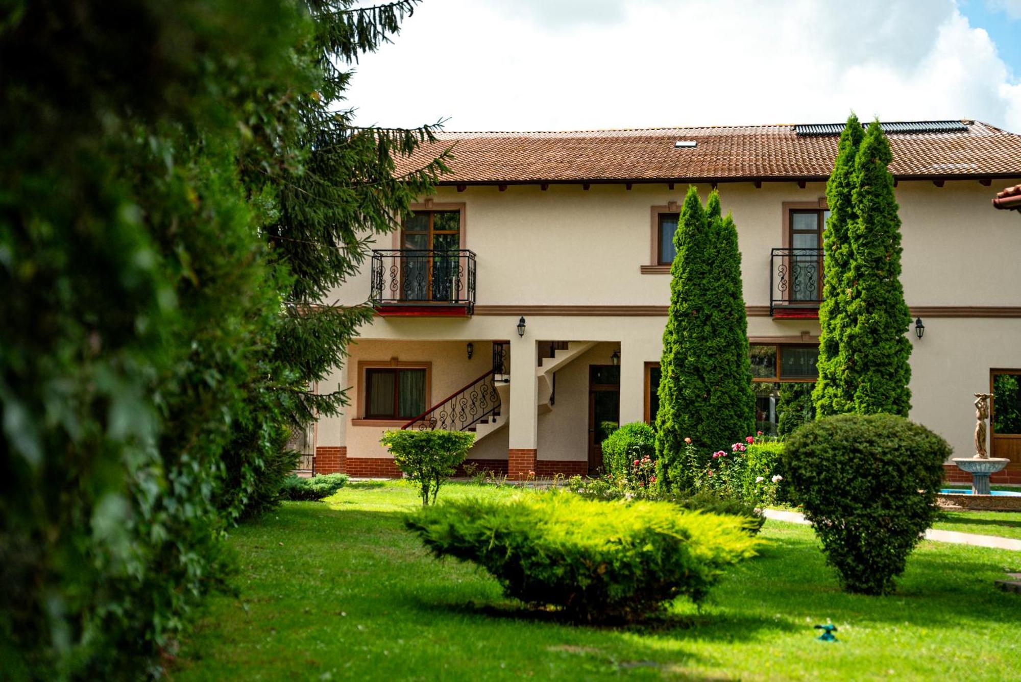 Boutique Marlen Ghimbav Exterior foto