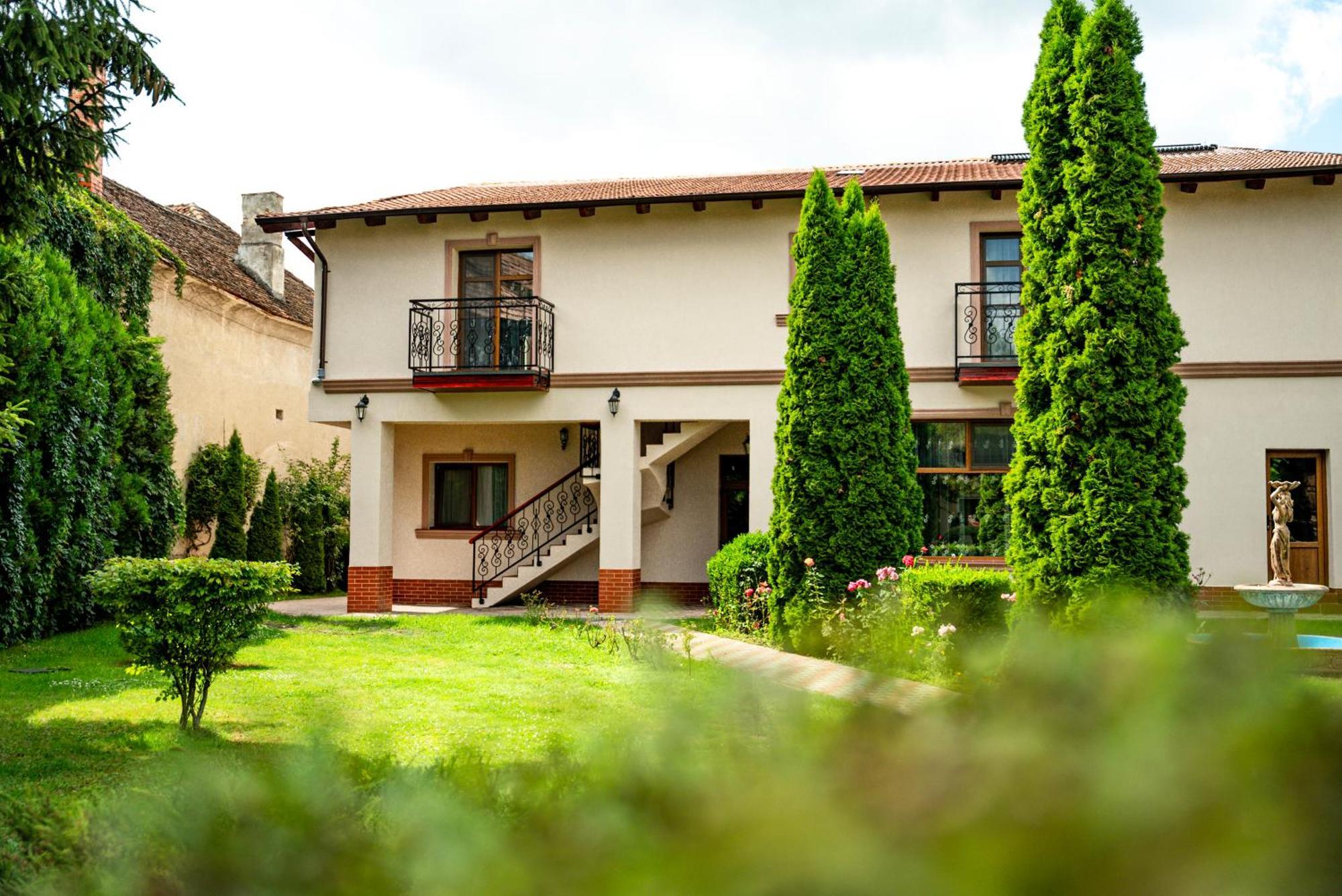Boutique Marlen Ghimbav Exterior foto