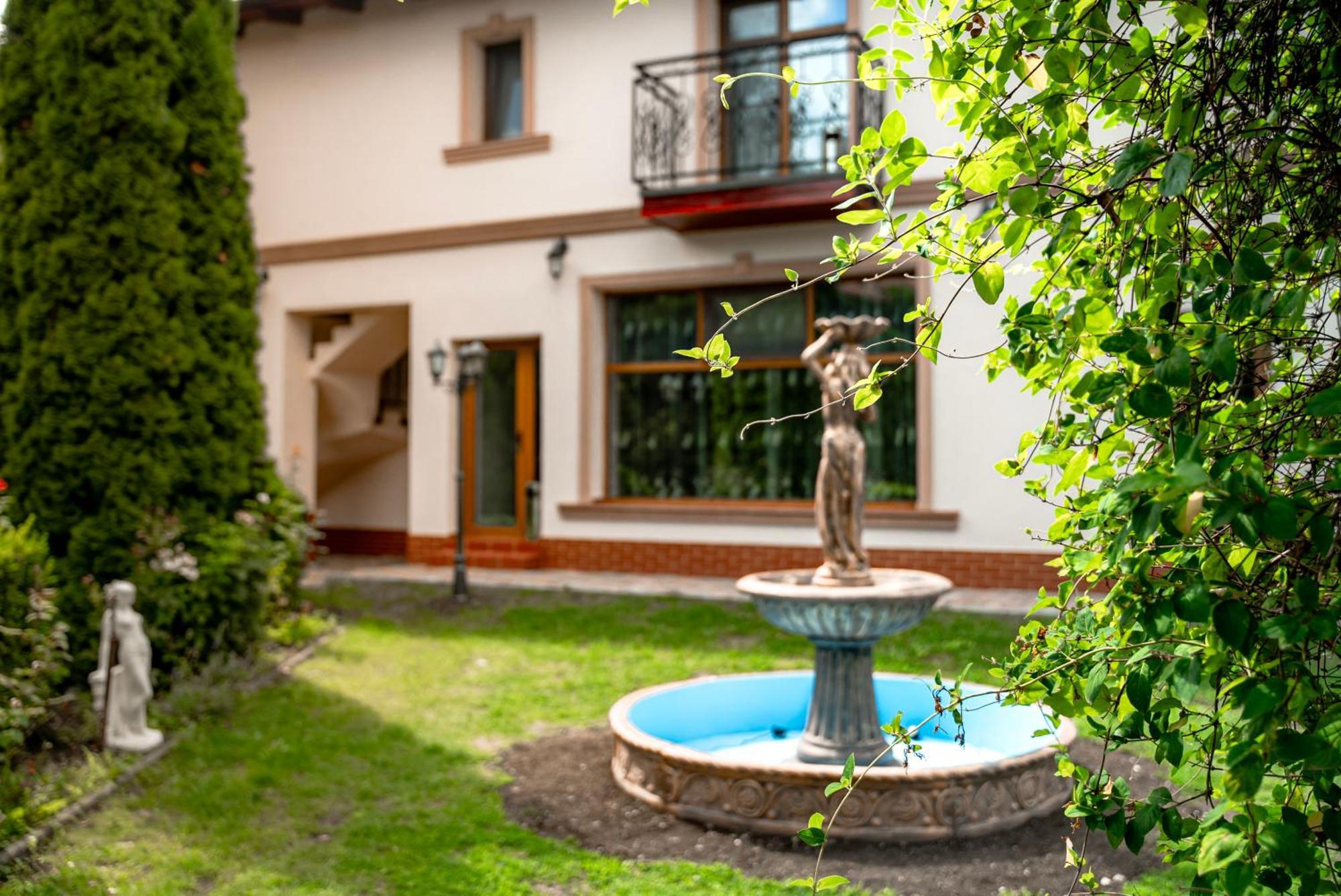 Boutique Marlen Ghimbav Exterior foto