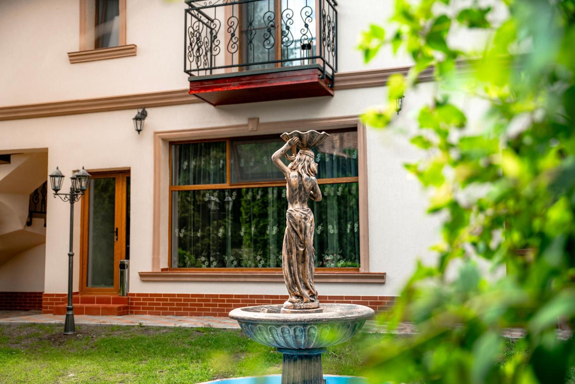 Boutique Marlen Ghimbav Exterior foto